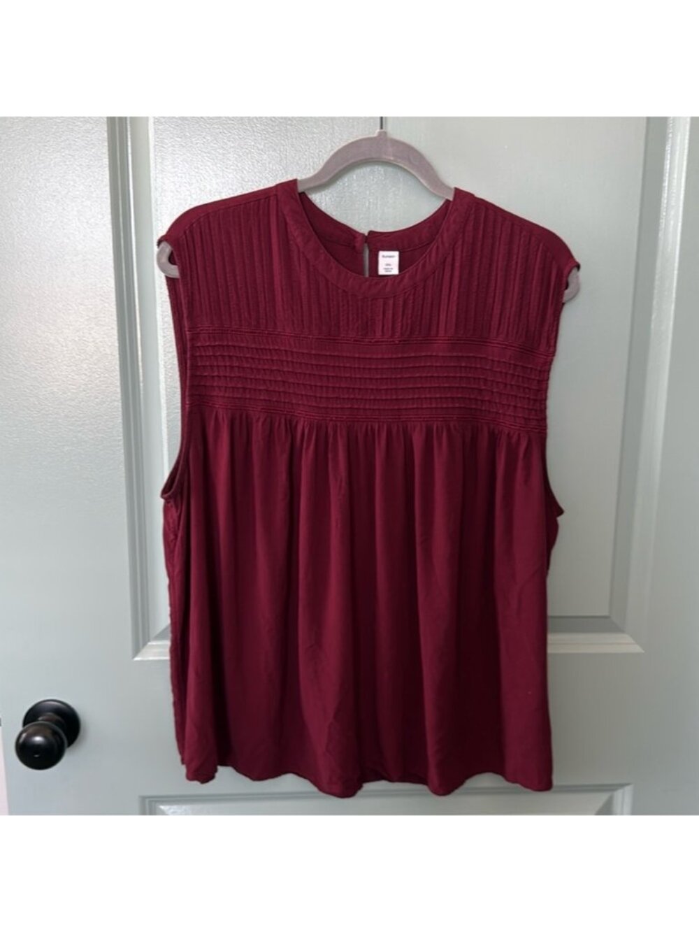 Sleeveless top - Picture 1 of 4
